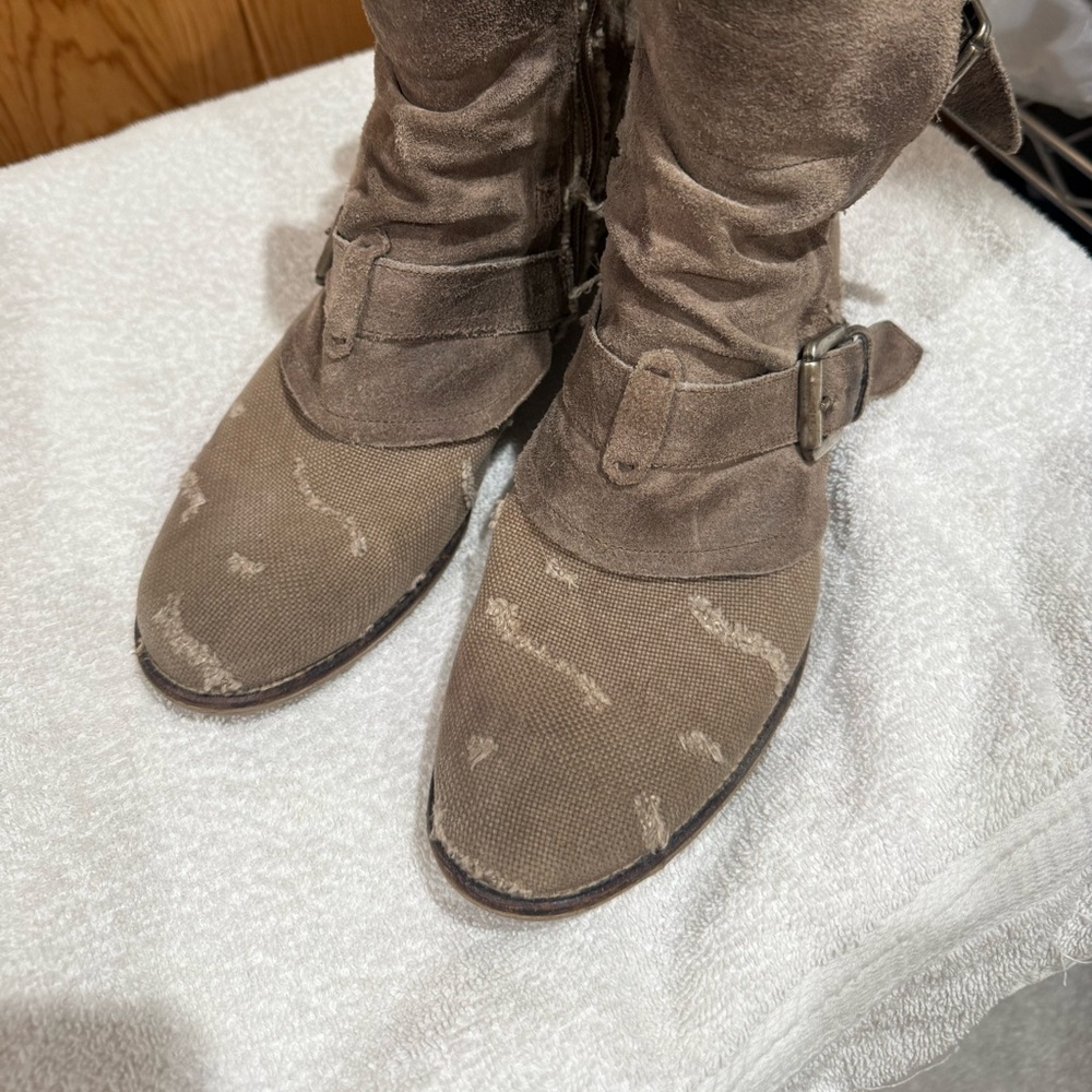 Boutique 9 H277 brown Rustic look ,lined in leather inside the shoes, size 7.5.